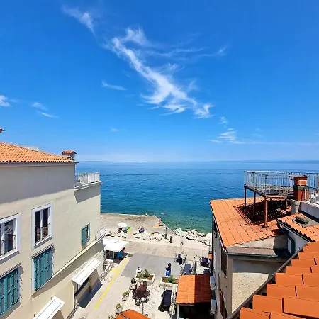 Old Galileo Terrace Apartment Piran